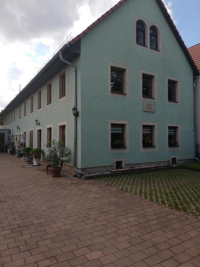 Ferienhaus -Am Alten Dorfplatz- Дрезден Екстериор снимка